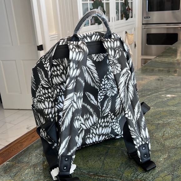 I.N.C Backpack 🫒🪴 - Picture 3 of 8